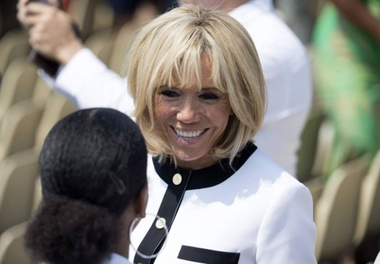 Brigitte Macron, la esposa del presidente de Francia, optó por su estilo coqueto para la celebración del Día Nacional de Francia, también conocido como el Día de la Bastilla, este 14 de julio.<br/>