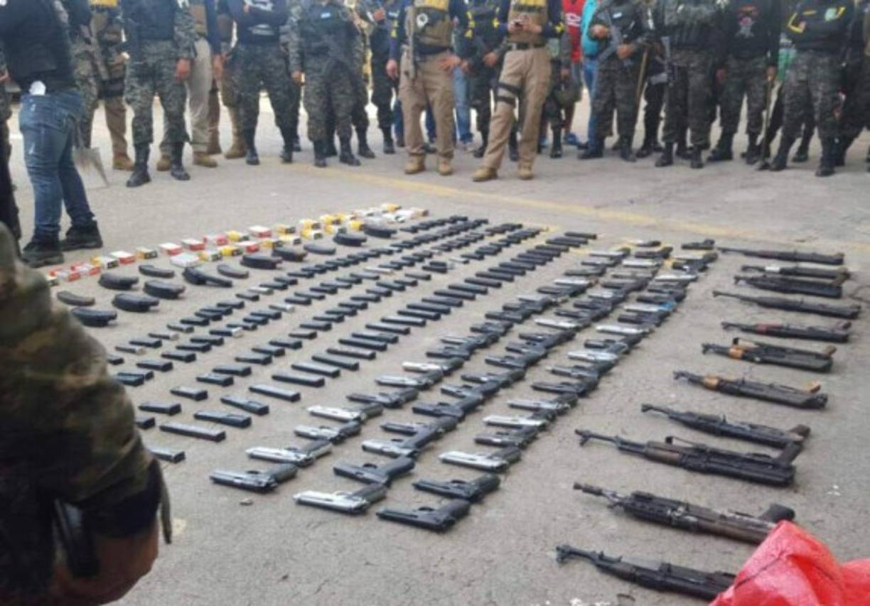 La Policía Nacional de Honduras informó hoy que ha incautado de un total de 8.997 armas de fuego entre 2015 y 2016, en su mayoría armas cortas y revólveres.