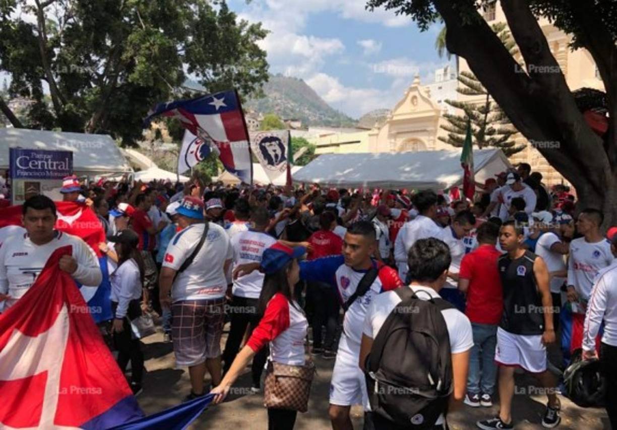Las banderas no podían faltar para estos clásicos.