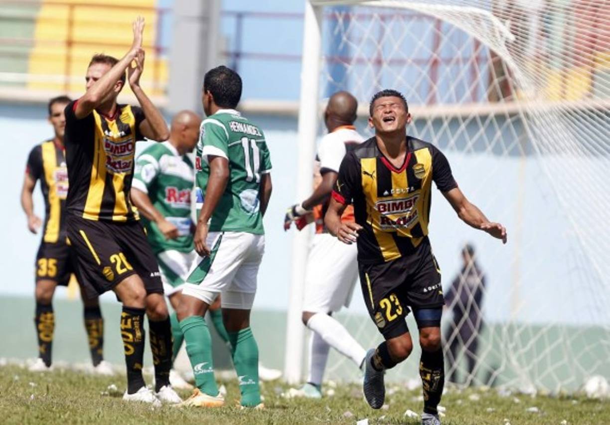 Eder Delgado desperdició una clara oportunidad.