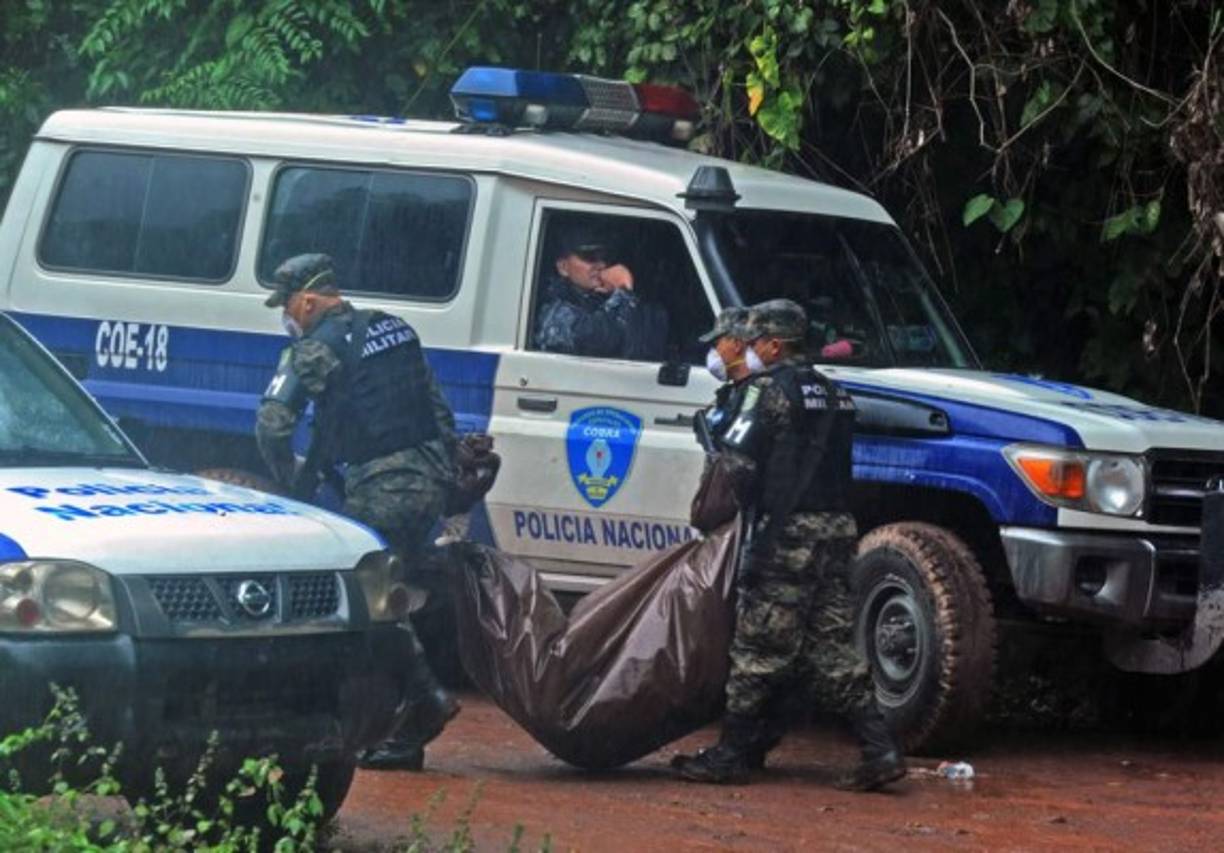 María José, de 19 años de edad, y su hermana de 23, desaparecieron después de asistir a la fiesta de cumpleaños de Ruiz en un balneario cercano a la ciudad de Santa Bárbara, 200 km al noroeste de la capital.
