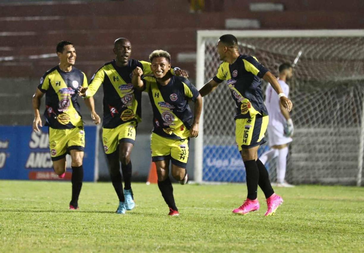 Además hizo historia tras anotar el primer gol del Génesis en la Primera División del fútbol hondureño. 