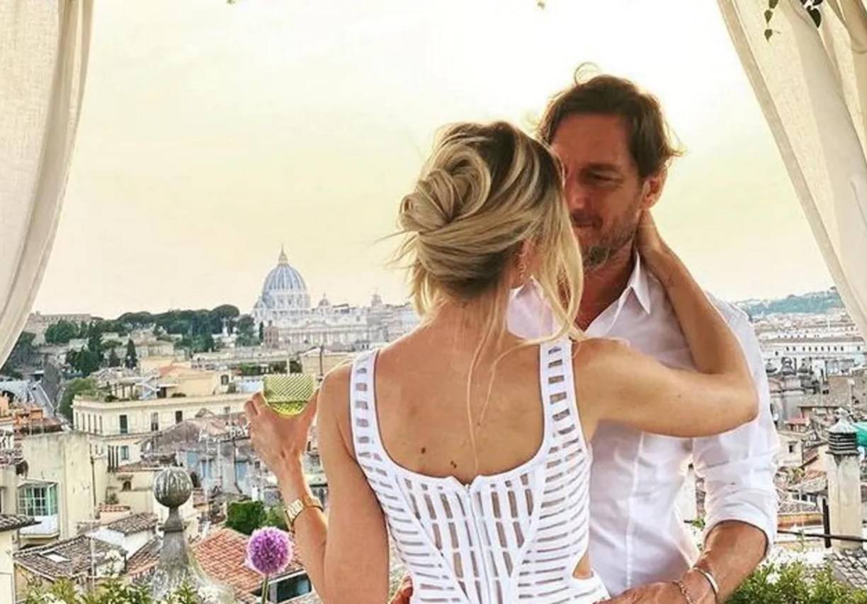 A mediados del pasado mes de julio se concretó la separación de una de las parejas más consolidadas del plano mundial: Francesco Totti e Ilary Blasi, quienes le pusieron fin a una relación de 20 años.