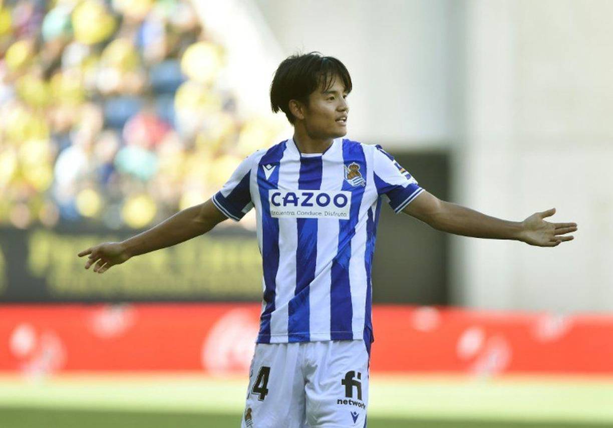 El japonés Takefusa Kubo señaló que desea seguir en la Real Sociedad y le cerró las puertas al Real Madrid: “Estoy muy contento aquí por los logros deportivos tanto en lo colectivo como en lo individual. La puerta del Madrid ahora está cerrada”, sentenció el volante ofensivo.
