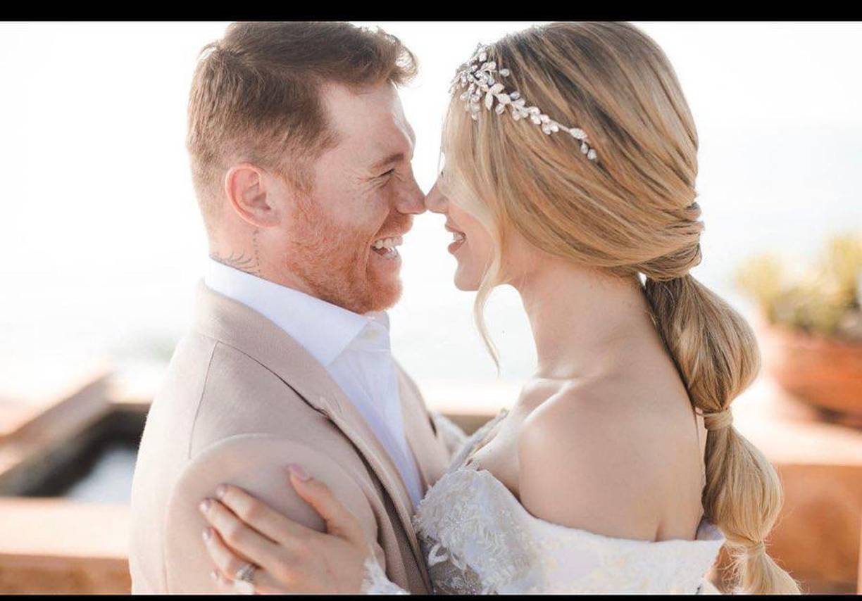 El 15 de mayo, de 2021, la pareja unió sus vidas en una ceremonia civil en el puerto de Punta Mita, en el estado de Nayarit. 