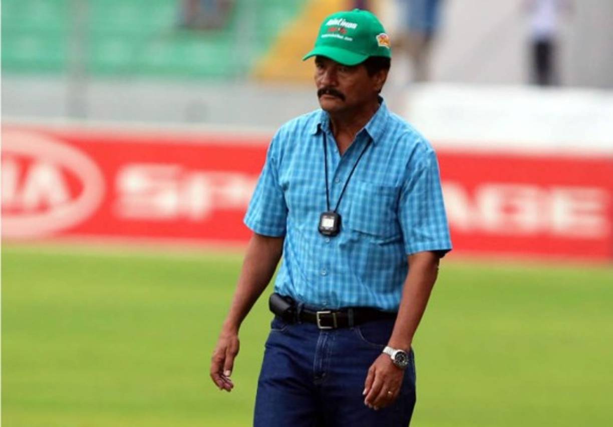 Hernán García: Buenas noticias las que da el entrenador hondureño, el estratega fue detectado en el 2012 con cáncer en la vejiga y hoy lo ha vencido. Estuvo año y medio en EUA luchando y ahora ha informado que se alista para volver a dirigir, posiblemente en la Liga de Ascenso.