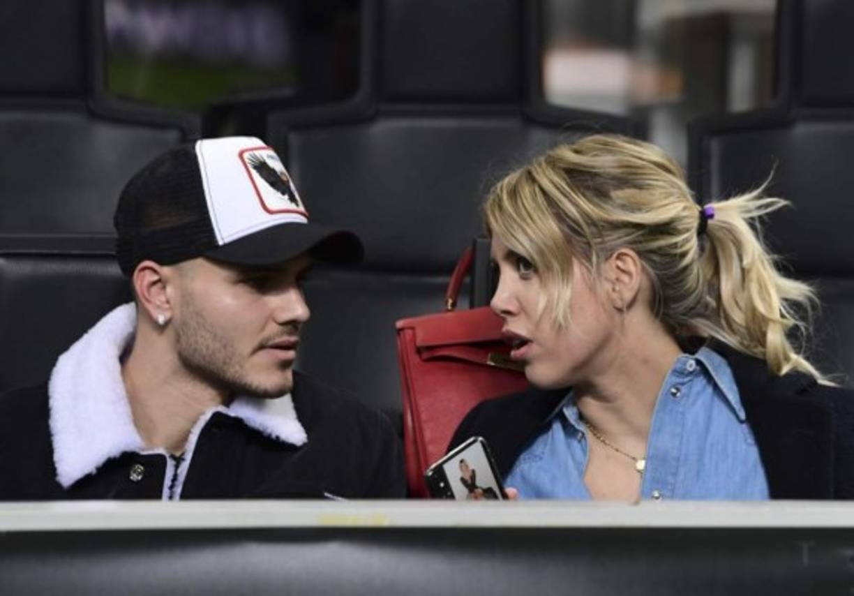 Wanda Nara, esposa y agente de Mauro Icardi, ha causado revuelo al dejar entrever una posible oferta del Real Madrid por el argentino de 26 años de edad. 'Que Mauro no vaya al Madrid por mi culpa como se ha dicho en España es falso, tenemos mucho respeto por el Real Madrid', dijo.