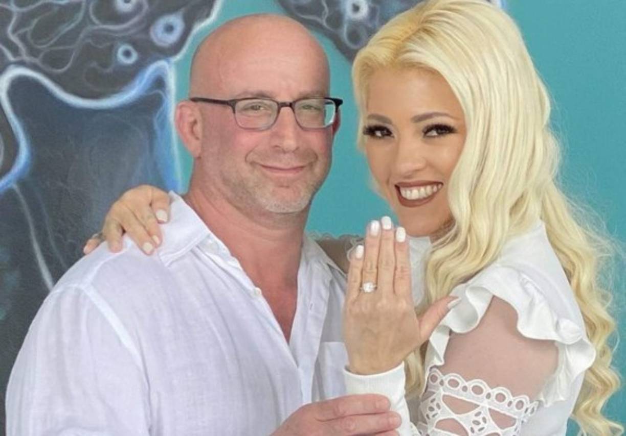 <br/>¡La presentadora hondureña Debbie Bertrand ya es una mujer casada! <br/>