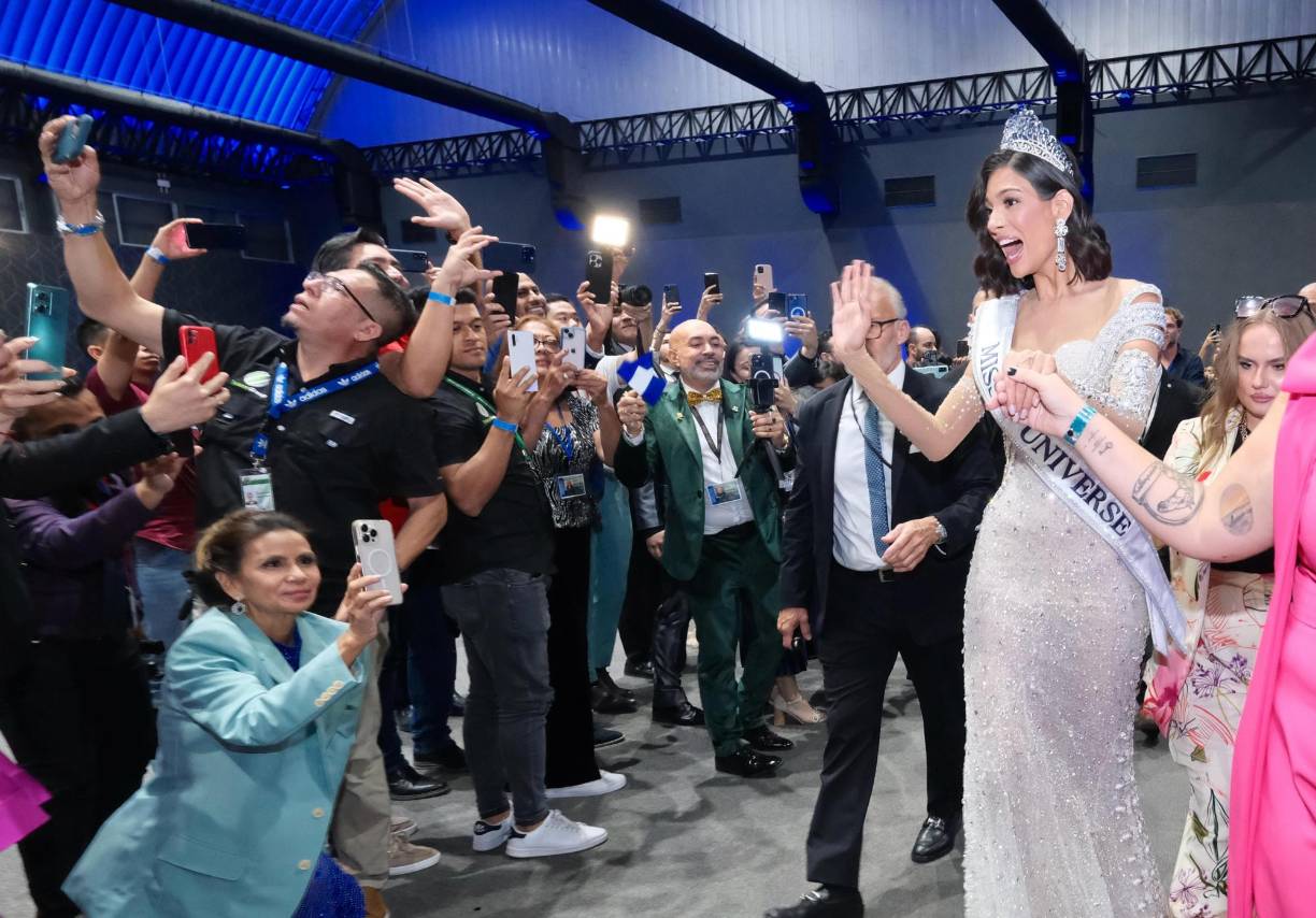 La Miss Universo 2023, la nicaragüense Sheynnis Palacios, agradeció este miércoles a la exdirectora de la organización, Karen Celebertti, quien se retiró de la franquicia luego de que la Policía detuviera a su esposo y a uno de sus hijos en Managua, tras acusarlos, incluido a ella, de conspiración y traición a la patria.
