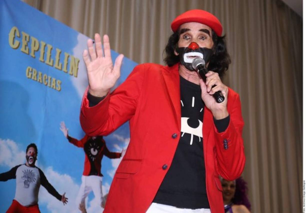 Después de la operación, los médicos encontraron que algo no estaba bien en el cuerpo de Cepillín, por lo que le practicaron una biopsia. 'Yo creo que él dijo: 'No creo que mis hijos batallen conmigo, no quiero que me vean así'. Yo siento eso, porque él siempre dijo: 'No quiero dar lástimas, no quiero ser una carga', expresó llorando la hija del 'Payasito de la Tele'.