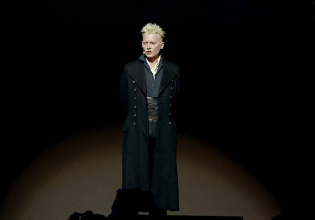 Aunque el protagonistas de películas 'El chocolatero', 'Willy Wonka' o al mismísimo Jack Sparrow en Piratas del Caribe, enfrente varios problemas. <br/>Su 'mal aspecto' se debe a su papel en la película Animales Fantásticos: Los Crímenes de Grindelwald caracterizando a Gellert Grindelwald.