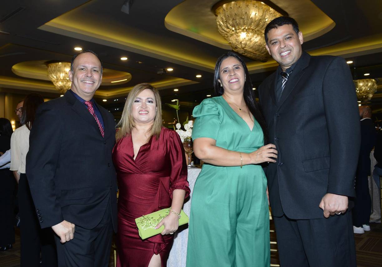 Luis y Karen Pedroza junto a Claudia y Jersson Ramos
