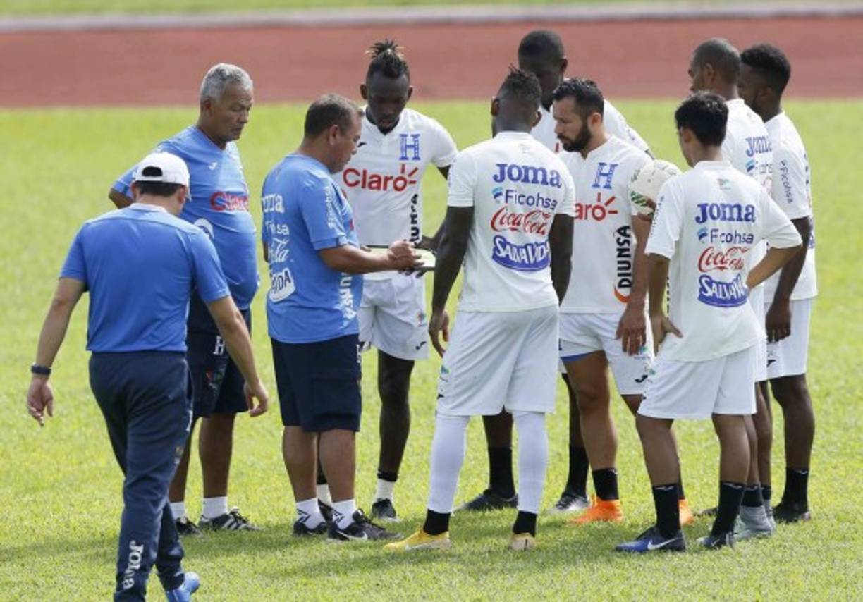 Dirigida de forma interina por Carlos Tábora, la selección de Honduras se enfrenta este jueves a Emiratos Árabes Unidos en el estadio Olímpico Lluís Companys de Montjuïc en Barcelona, España. Mira el que sería el posible 11 titular de la Bicolor.