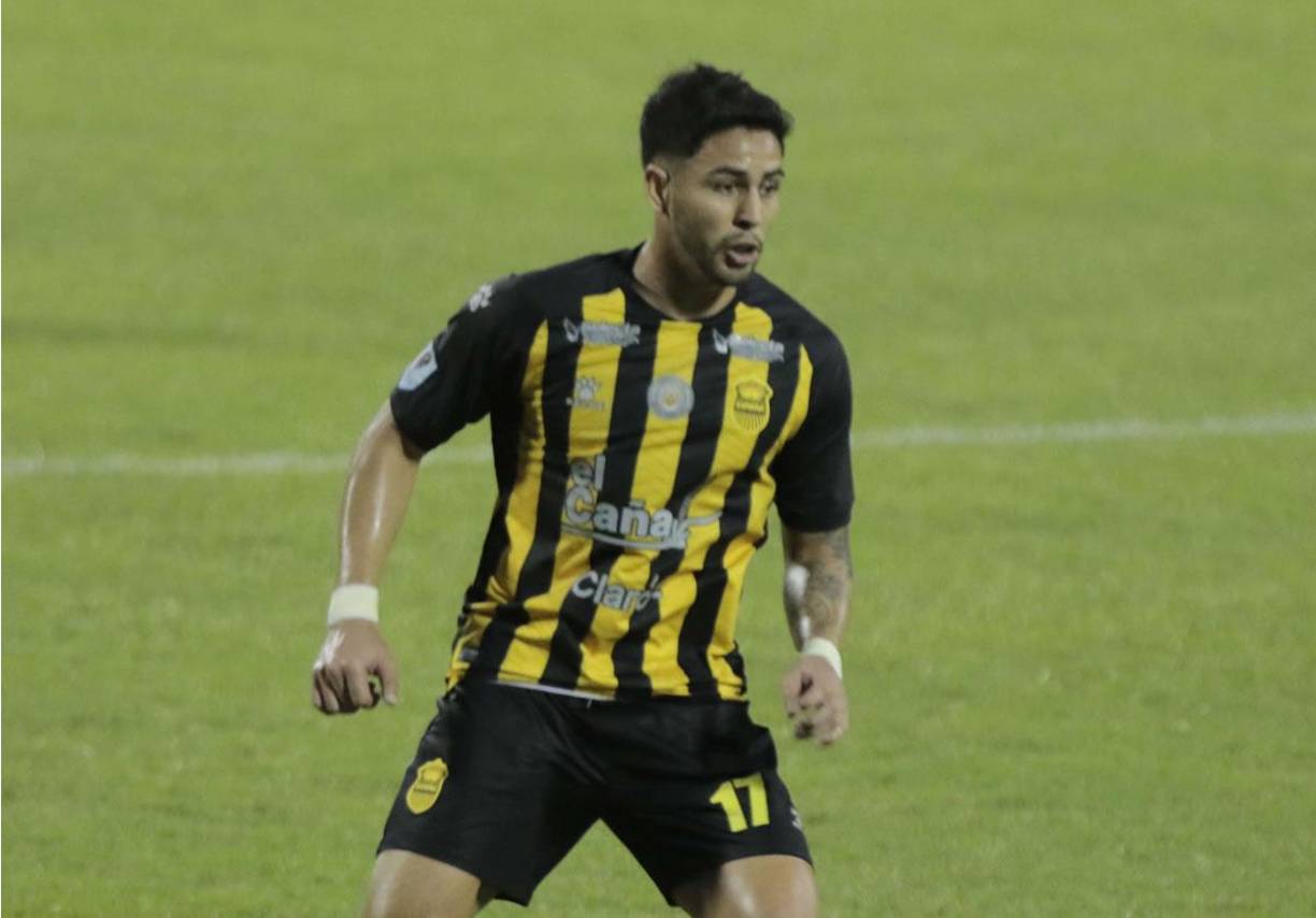 Pedro Báez - Elías Burbara también habló del caso del delantero paraguayo. “Tiene contrato hasta mayo (2024), pero por ahí un equipo de Centroamérica solicitó sus servicios, estamos dispuestos a cederlo, va a ver una transferencia por parte de él, todavía no se ha cerrado nada, está todo en negociaciones, pero va avanzado. En vez de Báez vendría una contratación de un centrodelantero extranjero, estamos estudianto algunos perfiles. Sino se da esa transferencia, vamos a ver como queda eso de Pedro”.