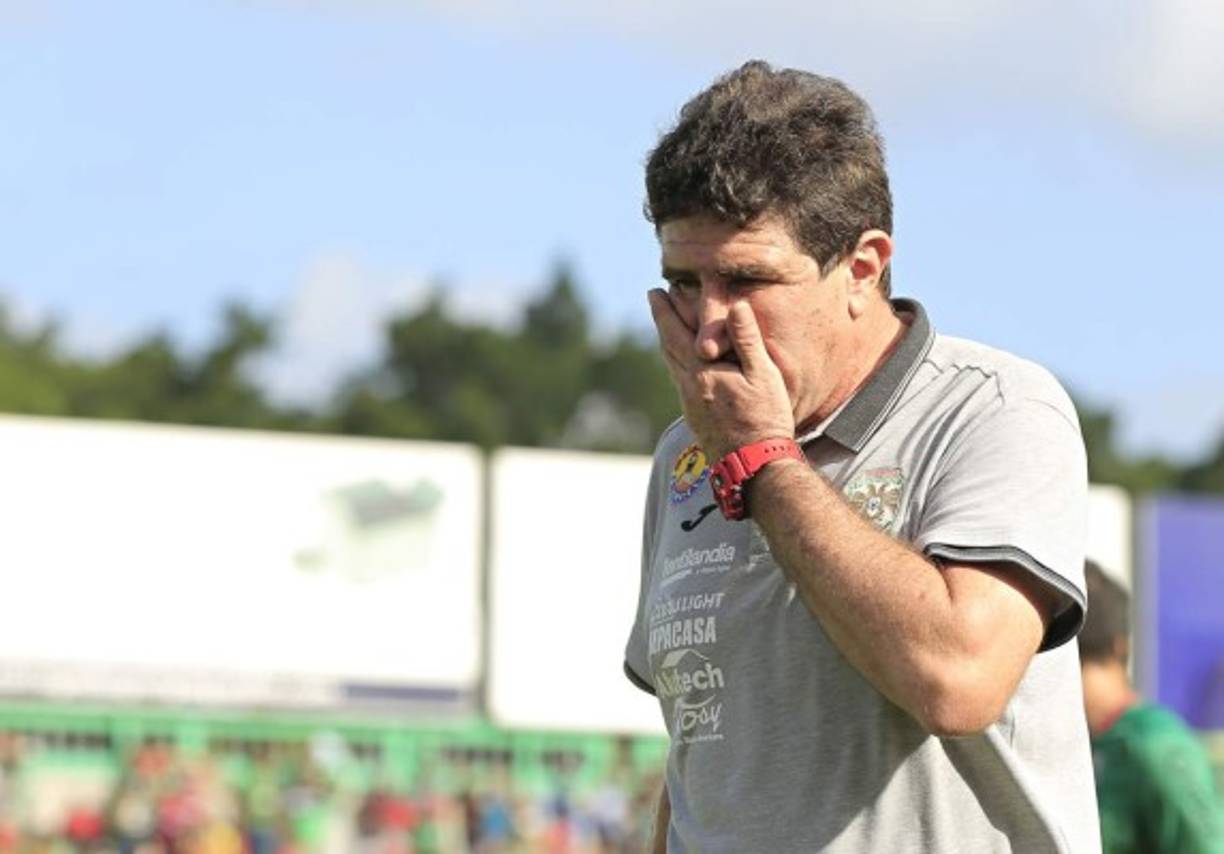 Héctor Vargas, cabizbajo por la derrota del Marathón ante Olimpia.