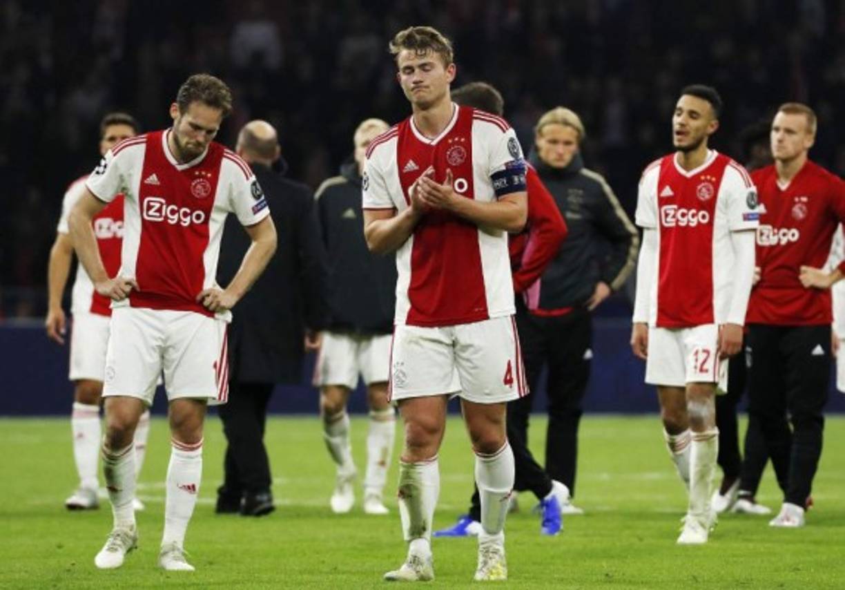 Los jugadores del Ajax no podían creer el adiós de la Champions.