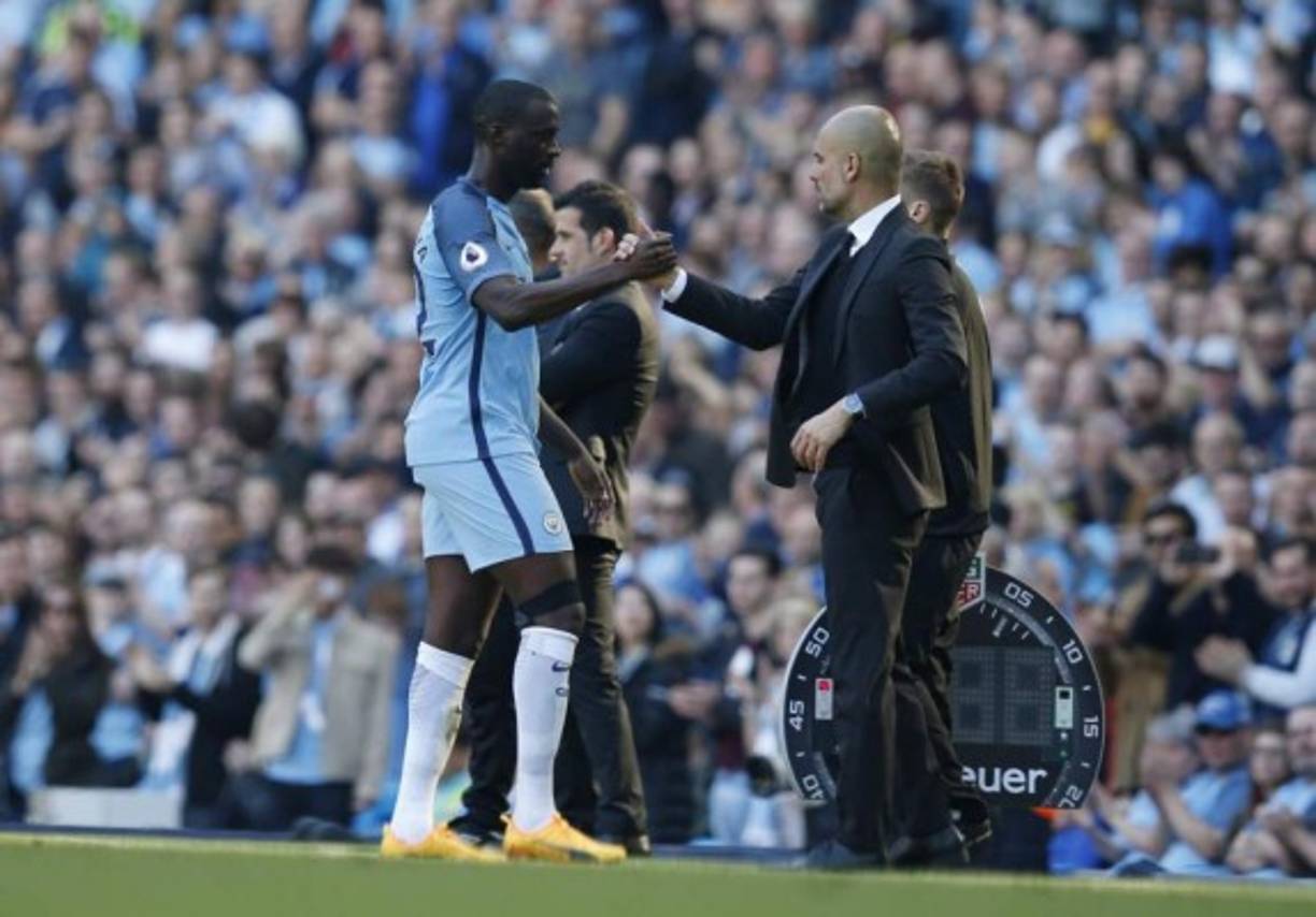 La relación entre Pep y Touré ha pasado del odio al amor esta temporada. Después de que el técnico apartara al jugador tras unas declaraciones de su agente, ahora el míster, según The Sun, le habría ofrecido la posibilidad de continuar en el Manchester City una temporada más.