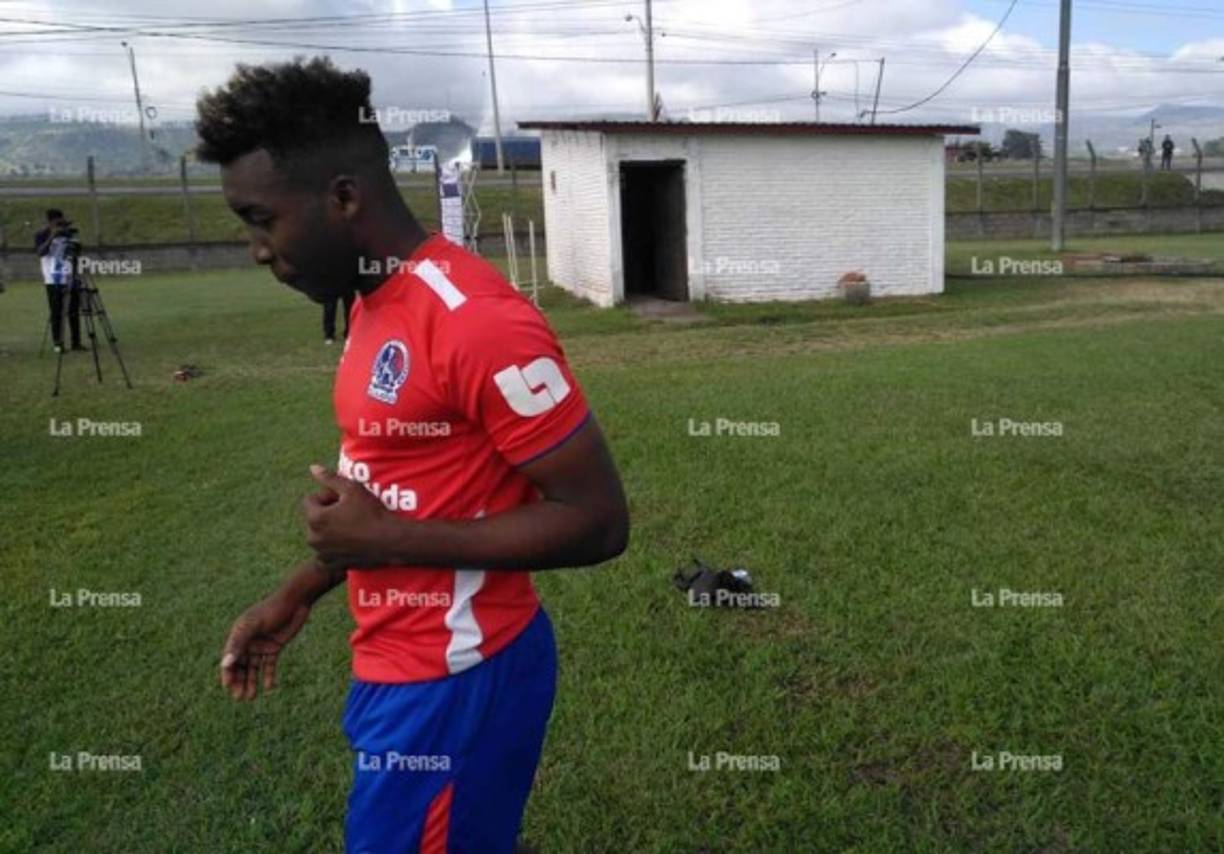 John Paul Suazo fue sacado por el propio Manuel Keosseián del entrenamiento del Olimpia por llegar tarde a la práctica.