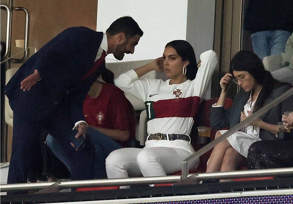 En el medio de las críticas, hay quienes sostienen que no debería haber lugar para las comparaciones entre las dos mujeres. “Georgina es argentina-española, no tiene por qué usar la casaca de Portugal”, “Son estilos de cada una y ninguno es malo” y “Solo se visten diferente, la humildad está en la personalidad”, fueron algunos de los comentarios de quienes prefieren evitar crear rivalidades entre dos mujeres increíbles.