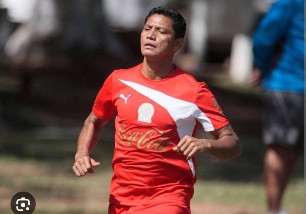 Al parecer, el rostro del “Pescado” Bonilla si ha sufrido varios cambios drástico en su imagen desde sus inicios en el fútbol, hoy su rostro aseñorado y con barba lo hacen lucir diferente. 