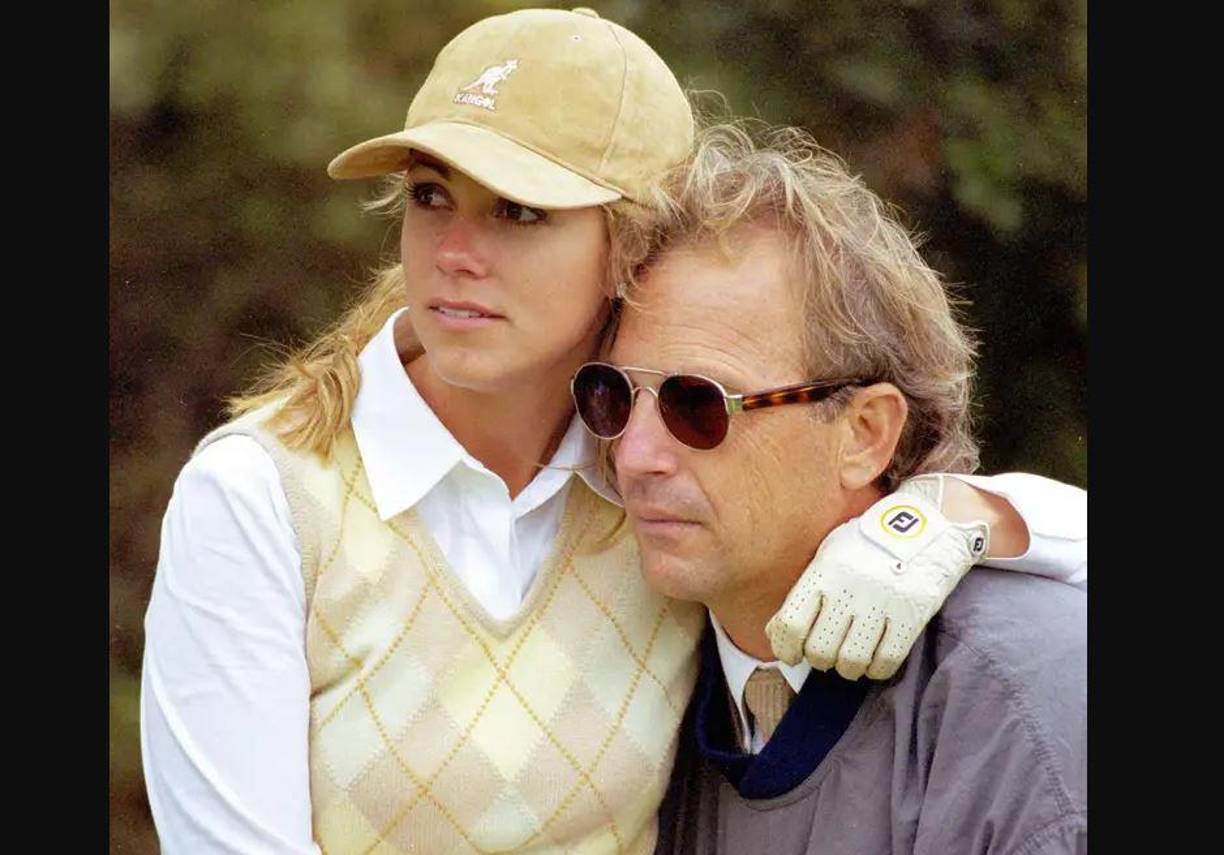 Este es el último episodio en un agrio divorcio que comenzó cuando Christine presentó la demanda correspondiente el pasado mes de mayo tras 18 años de matrimonio. Uno de los puntos de enfrentamiento con su ex es la pensión de manutención de 250.000 dólares mensuales que ella solicita para cubrir la matrícula de la escuela privada de sus hijos, sus actividades extracurriculares y los gastos de atención médica.