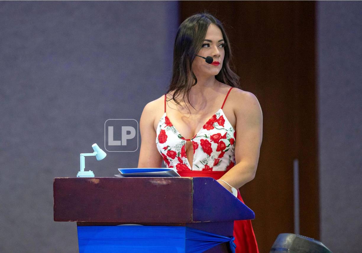 Isabel Zambrano deslumbró en la presentación de la Copa Betcris con su belleza y el hermoso look que lució.