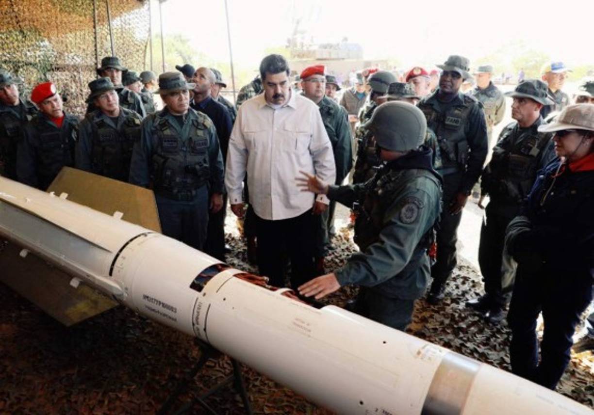 Y anunció que comprará 'los misiles más modernos del mundo' para defenderse del 'imperio'.