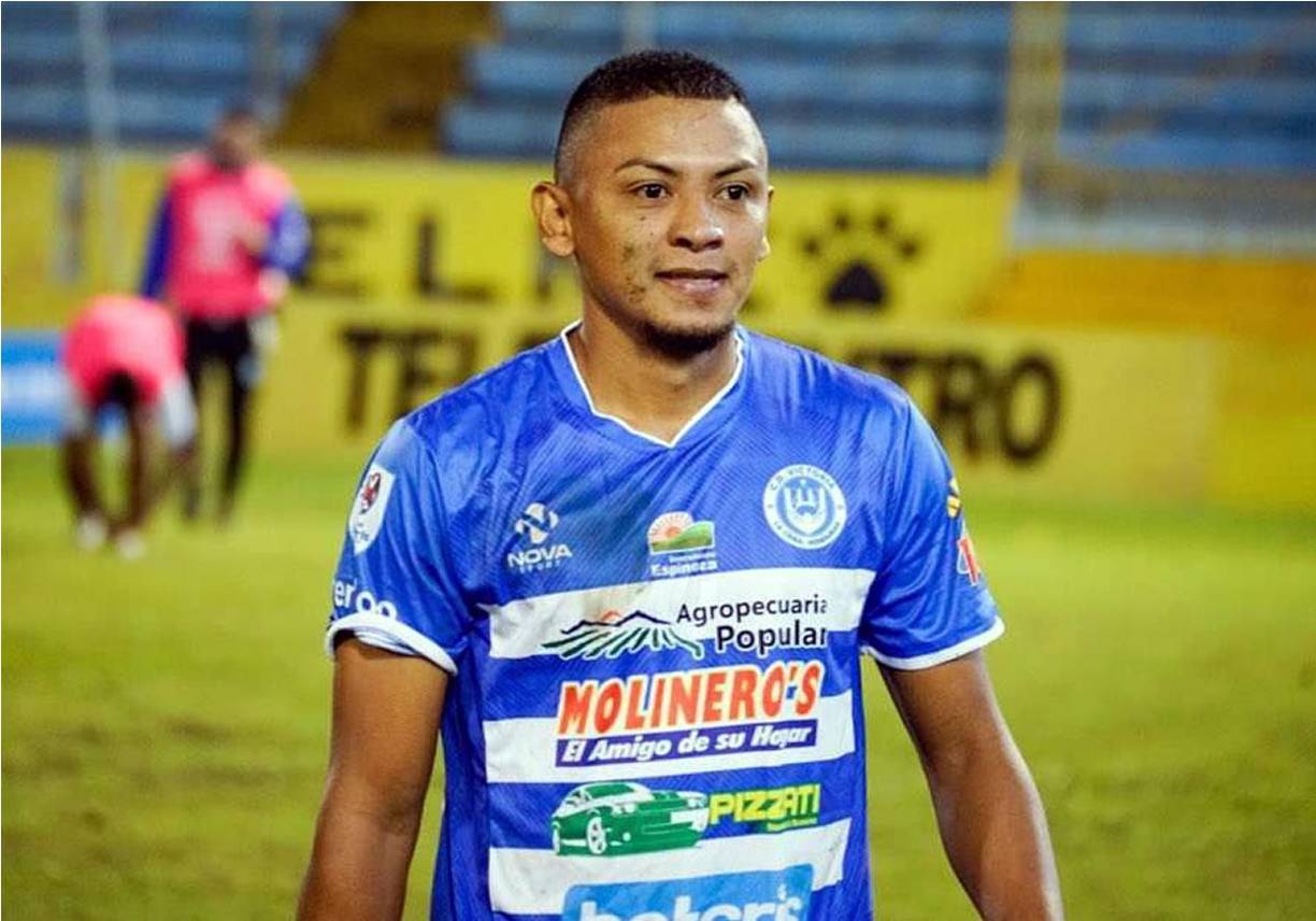 Sorpresa en el Olimpia. Se conoció que el campeón podría perder el fichaje de Alexy Vega debido a que el Victoria podría retenerlo ofreciéndole una mejora de salario y dándole un rol de importancia elevado dentro del club jaibo, algo que el jugador no ve con malos ojos. En los próximos días se sabrá si se queda en La Ceiba o se muda a Tegucigalpa.