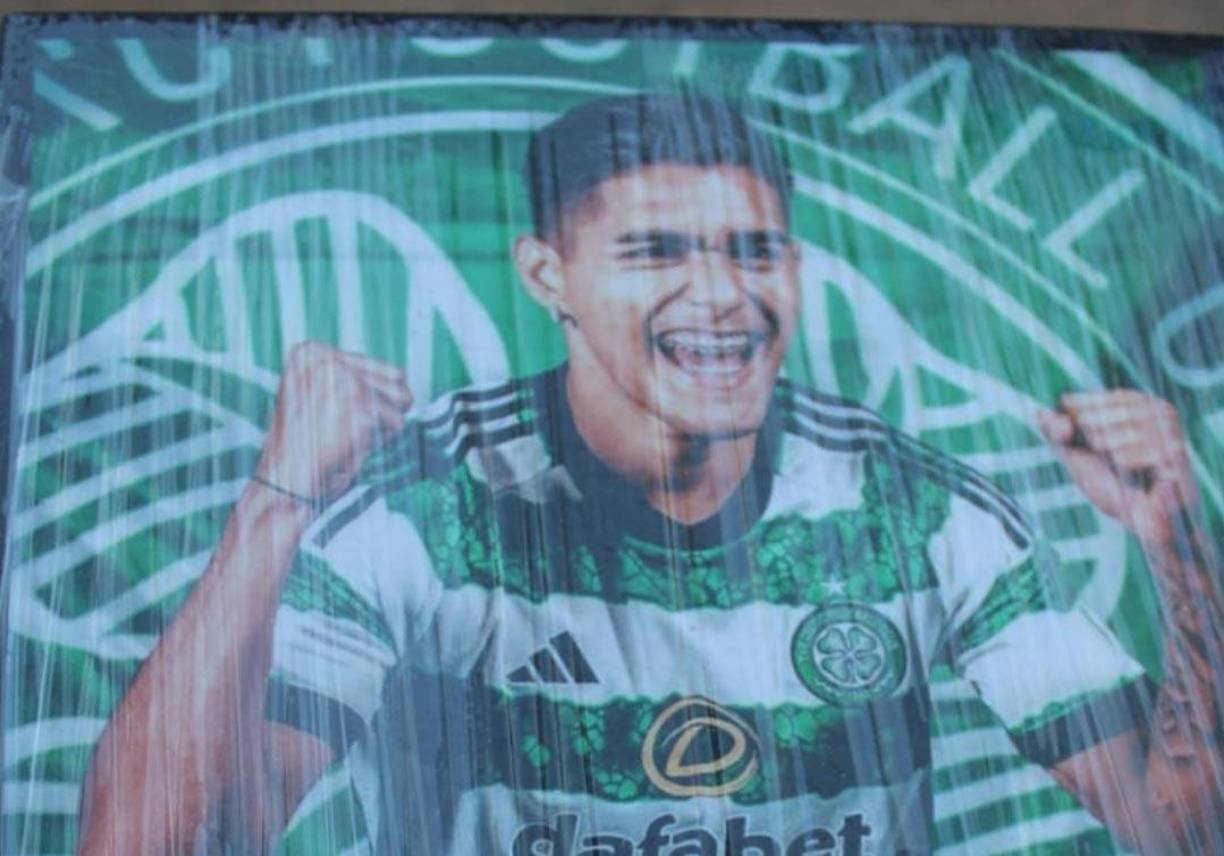 Esta es una litografía de Luis Palma. Higinio aseveró: “Se los traigo de regalo a ellos en sentido de una cábala para sacar un buen resultado en el partido”.