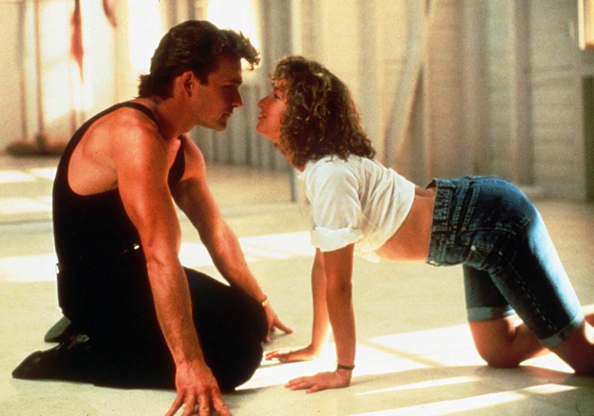 Además, Grey dudaba en volver a trabajar con Swayze y dijo: “Cuando empezaron a hablar de él para Dirty Dancing, pensé: ‘Oh, oh no, cualquiera menos él’”. Sin embargo, fueron emparejados en el clásico de 1987, Dirty Dancing , donde su innegable química cautivó a todos.