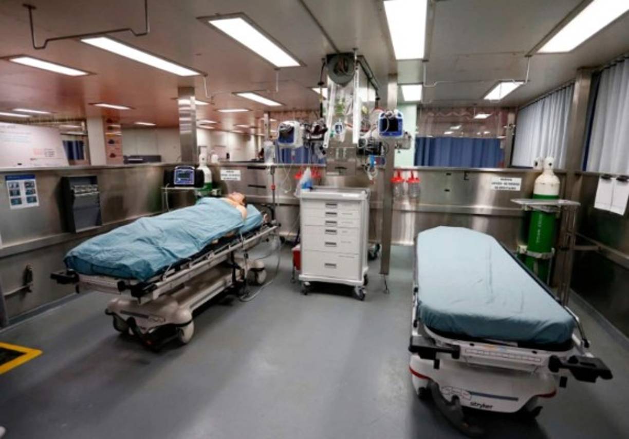 El buque permanecera anclado por varios días en Nueva York, hasta que los contagios por la epidemia inicien a descender.