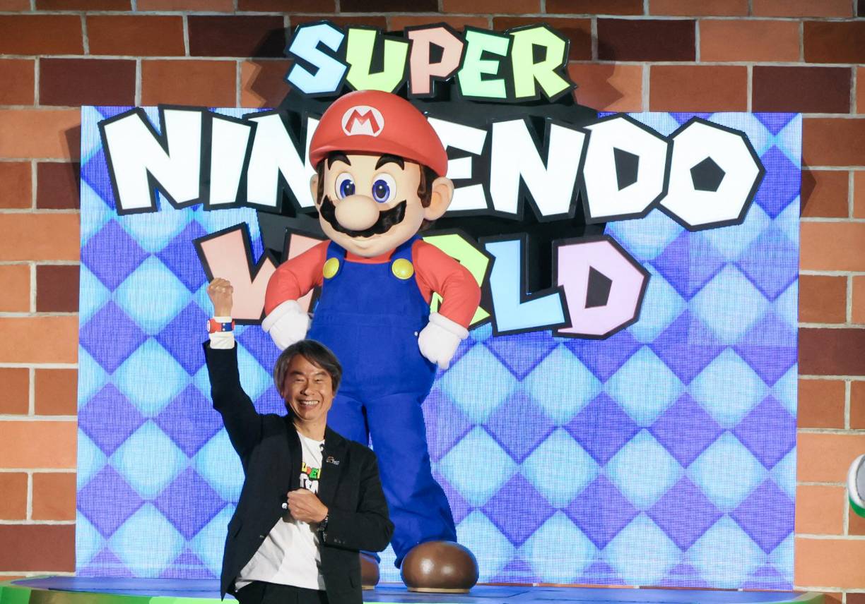 Shigeru Miyamoto, creativo de Nintendo asistió a la apertura del "SUPER NINTENDO WORLD" . Si bien la apertura de la sección temática de Nintendo coincide con el año de estreno del filme “Super Mario Bros. Movie”, la inspiración del parque es independiente de la historia que plantea la película.