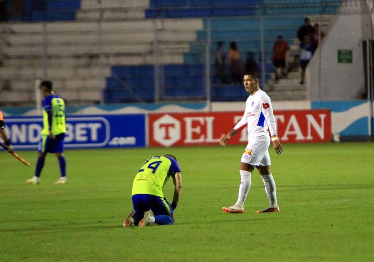 Omar Elvir lamentó la derrota ante Olimpia en el Nacional Chelato Uclés. El “Burrito” es de los más experimentados de potros y hoy no tuvo el mejor de los partidos.