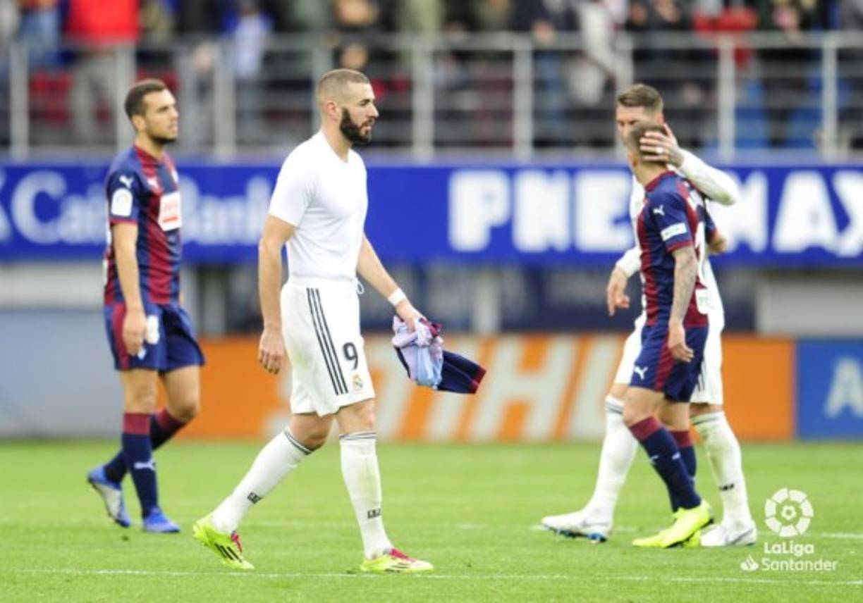 Karim Benzema se fue en blanco de Eibar. No pudo marcar y así se marchó del campo.