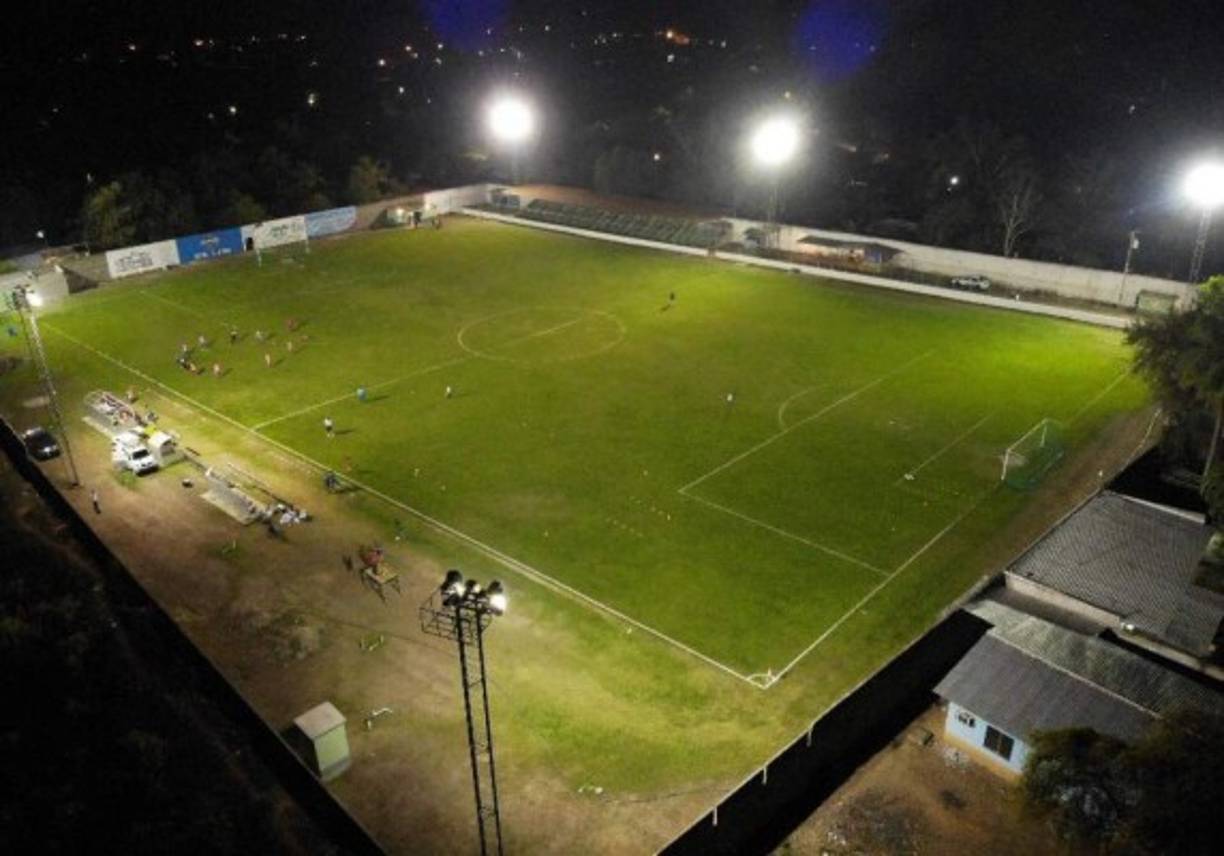 En el estadio del San Juan de Santa Bárbara se puede jugar en horas de la noche. Aquí podrían disputarse partidos de la Liga Nacional en la próxima campaña.