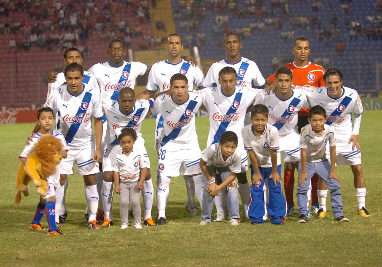 Tigres firmó a un exvolante que fue seleccionado hondureño. Además, vistió los colores del Olimpia, Hispano, Victoria, Platense, Juticalpa y Lobos UPNFM, este fue su último club antes de colgar las botas.