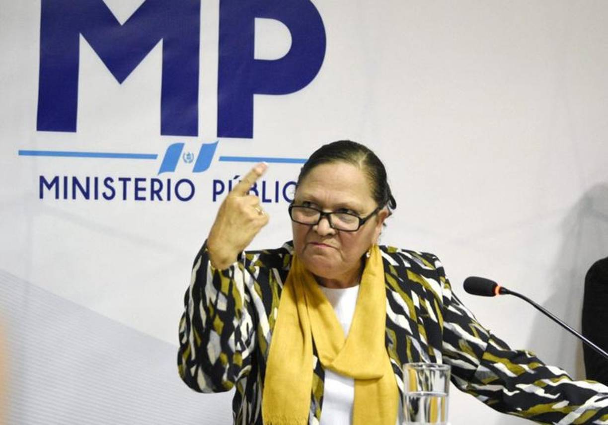 En 2022, Porras Argueta se postuló para buscar la reelección como fiscal general de Guatemala y con un polémico proceso de selección, encabezado por la presidenta de la Corte Suprema de Justicia, Silvia Valdés, Porras ingresó a la terna final de candidatos.