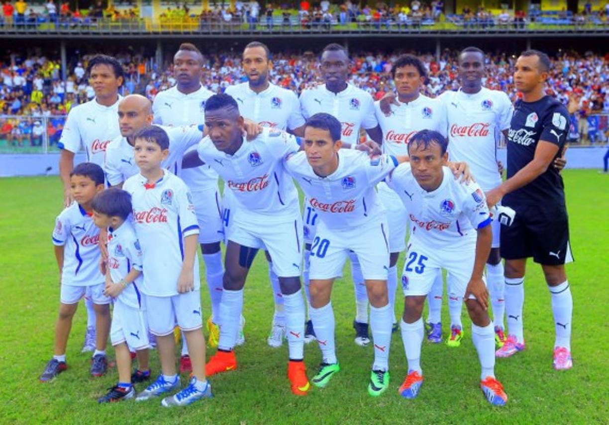 David Meza, Kevin Álvarez, Fabio de Souza, Alberth Elis, Ever Alvarado, Bryan Johnson, Donis Escober, Omar Guerra, Romell Quioto, Oliver Morazán y Javier Portillo, el once titular del Olimpia ante Real España.