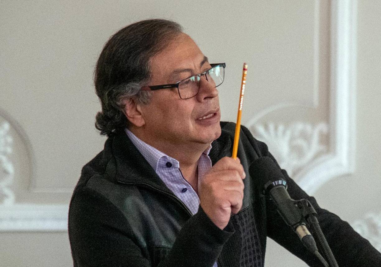 Si las denuncias se confirman y la tormenta política se fortalece, podría llegar al propio Petro, que paradójicamente se caracterizó en su carrera por denunciar la corrupción. “Nada ni nadie puede detener la lucha de toda una vida contra todas las formas de corrupción, y el Gobierno continuará sin distracciones su tarea y compromiso por una Colombia mejor”, afirmó el presidente.