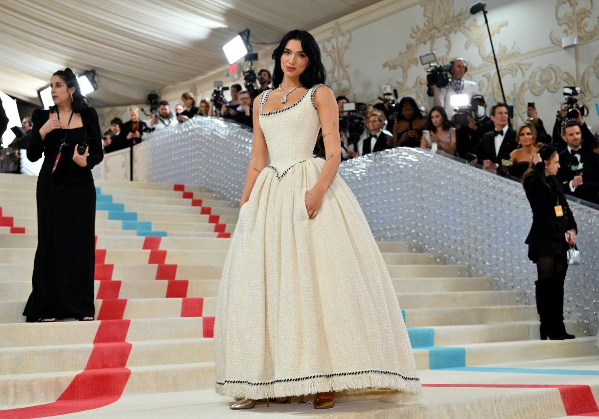 La cantante inglesa Dua Lipa es una de las anfitrionas de la Met Gala 2023. 