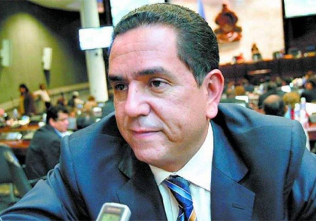 Rivera no quiso terminar su publicación sin dar un mensaje al partido Libre, que ostenta el poder desde el año pasado: “A los de Libre, bájenle un poquito al tono, para que Honduras pueda vivir en paz, tranquilidad y armonía. Ustedes ya no son oposición, ahora son gobierno. No busquen problemas, busquen soluciones”.