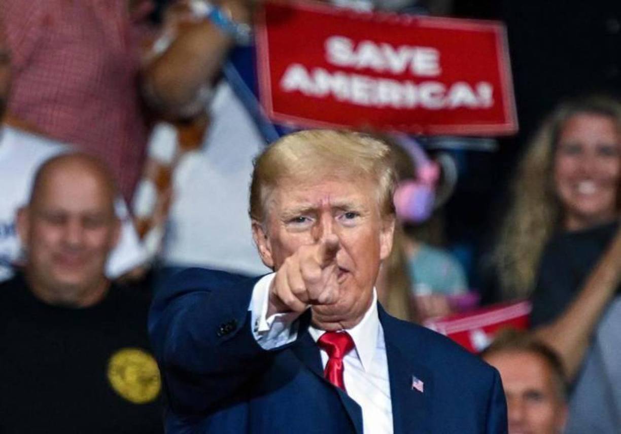 El histórico primer juicio penal contra un expresidente de Estados Unidos terminó con <b>Trump</b>, de 77 años, declarado culpable de los primeros 34 cargos por falsificación de documentos contables para ocultar un pago destinado a silenciar a la exactriz porno Stormy Daniels.