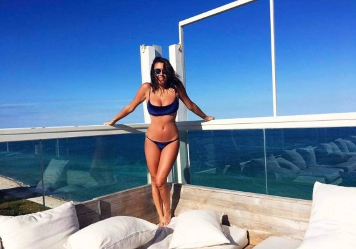Nicolle Gil, de 30 años, es la primogénita del actor argentino, Julián Gil. La chica lució este bikinazo en su cuenta de Instagram.