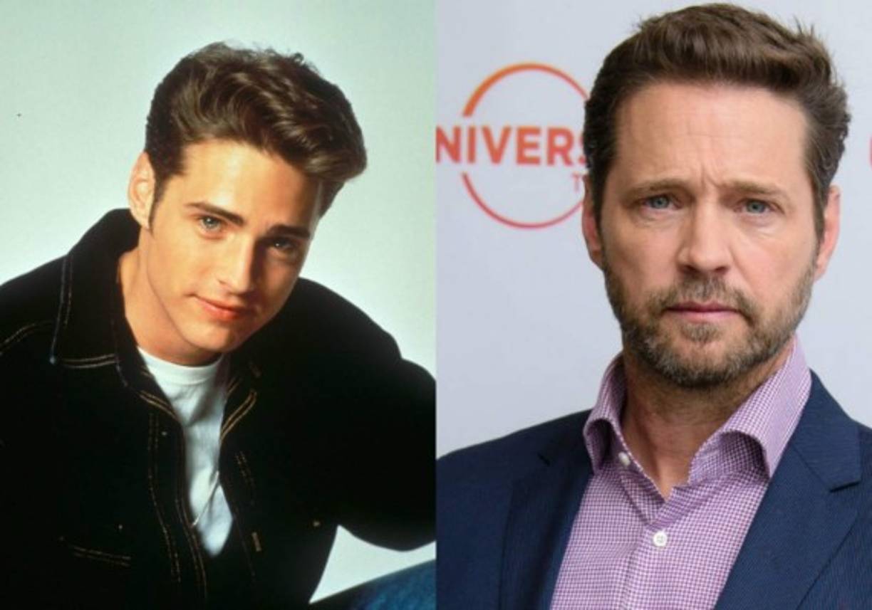 Jason Priestley - Brandon Walsh<br/>Edad actual- 49 años<br/><br/>En los últimos 15 años se dedicado a la dirección, además protagonizó la serie Tru Calling y Call Me Fitz, además de tener apariciones especiales en series como Medium, How I Met Your Mother, Psych, What I Like About You, CSI and Hot in Cleveland.<br/><br/>Un ávido piloto de carreras, Priestley tiene dos hijos con su esposa Naomi Lowde. El actor lanzó sus memorias en 2014.<br/>
