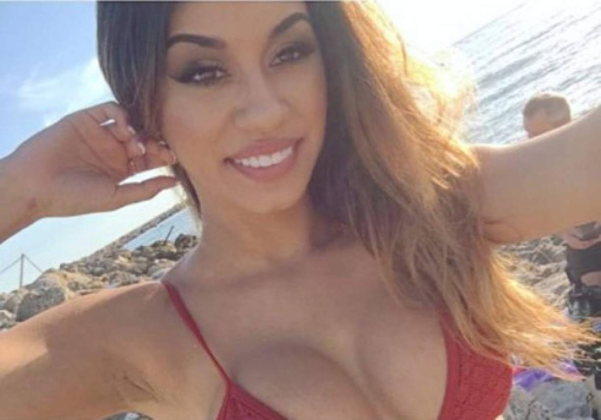 El hombre no identificado fue bloqueado de las cuentas por Dean, quien supuestamente cambió las contraseñas después de enviar las imágenes a través de mensajes directos.