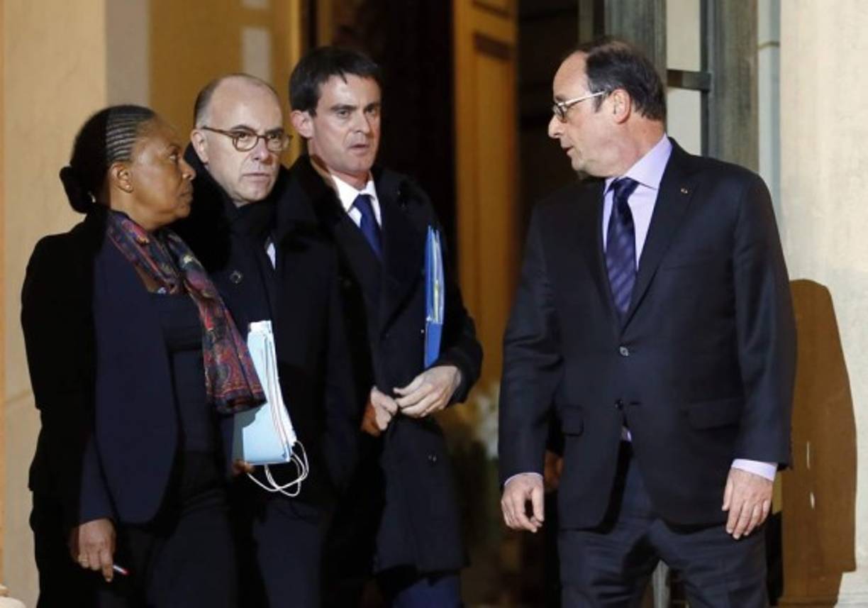 El presidente de Francia, François Hollande se reunió de emergencia con su gabinete de crisis sobre seguridad, entre ellos al primer ministro, Manuel Valls, y el titular de Interior, Bernard Cazeneuve.