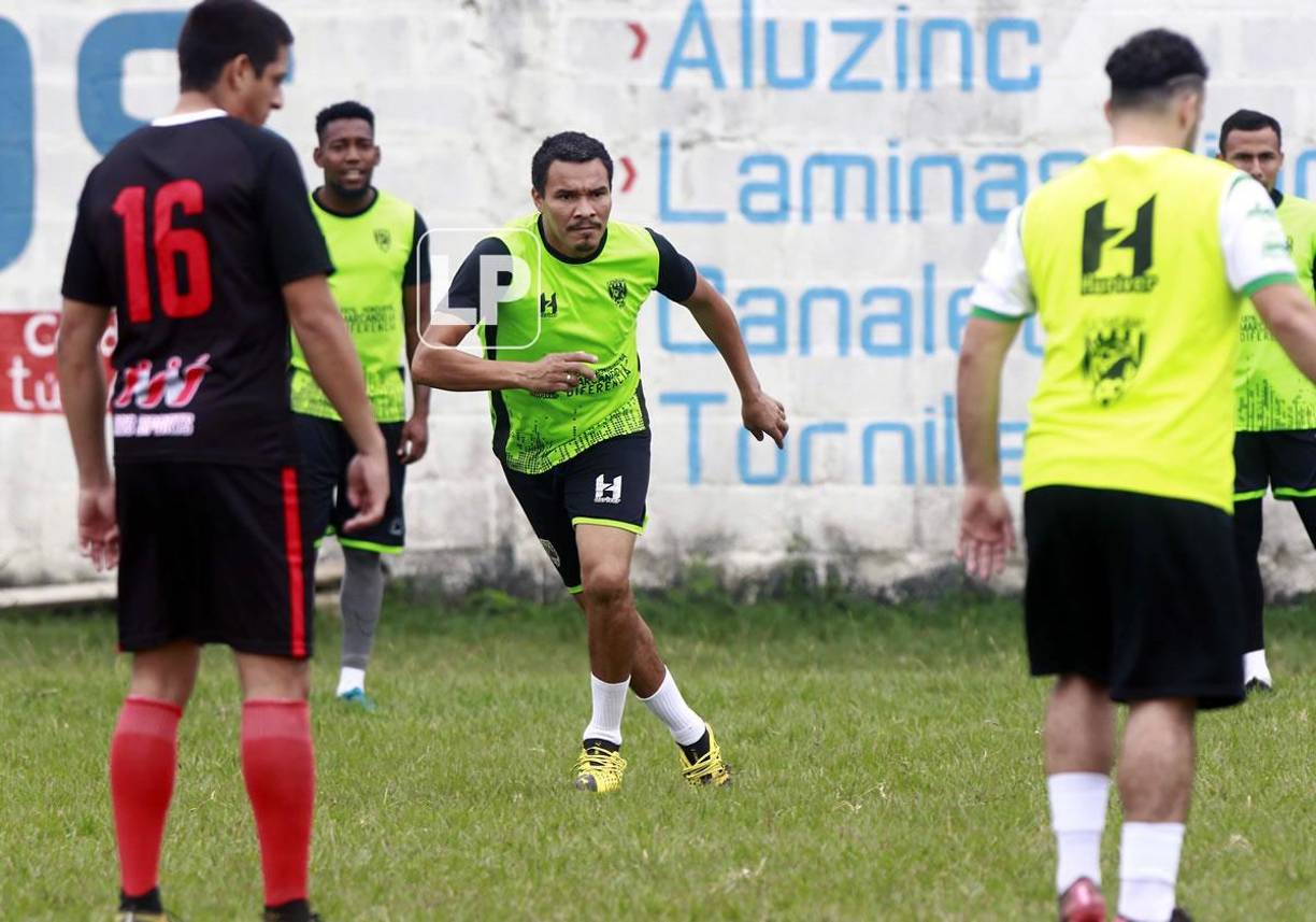 “Julio es una gran persona, ya lo he tenido en otros equipos y hoy está aquí. Para nosotros tener a Rambo acá es un privilegio. Le ha dado mucho a Honduras, al país, esperamos que pueda trabajar bien”, explica el técnico del San Juan, José Alvarado.
