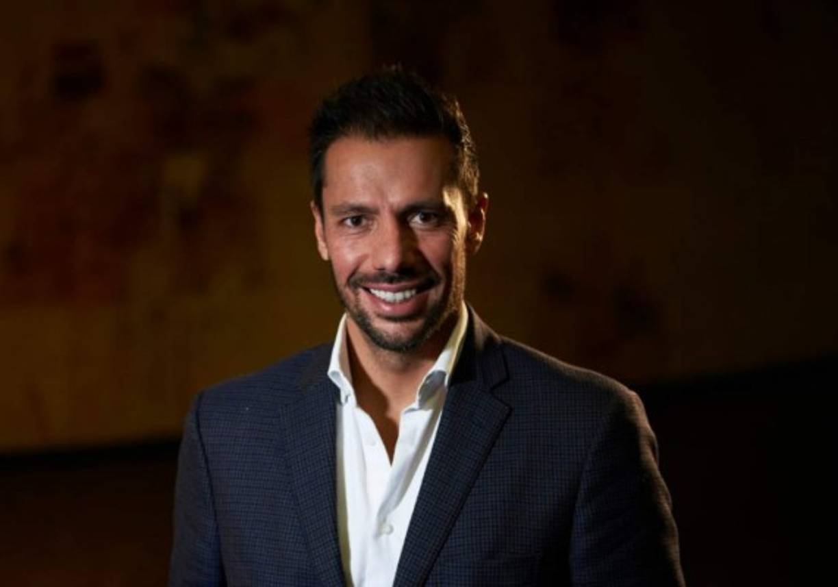 Hernández – Pons también cuenta con una maestría en Administración de Empresas por el International Institute for Management Development, en Lausana, Suiza, así como estudios en Negocios Internacionales por la Universidad Anáhuac, en la Ciudad de México.<br/>