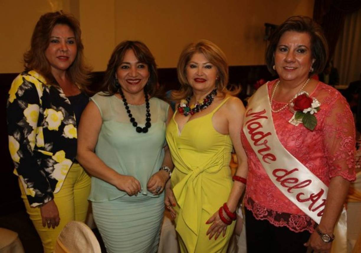 Ruth Valladares, Dina Bulnes, Maritza Lara y Rita Simón.
