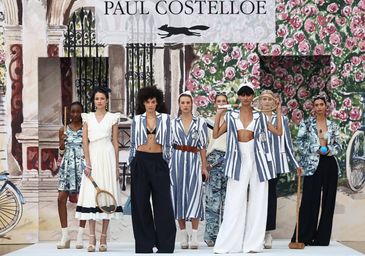 Después de Nueva York, el 15 de septiembre empezó la Semana de la Moda en Londres, repleta de desfiles de grandes firmas como Burberry, pero también de muchos jóvenes creadores que podrían definir la moda del mañana.En 2022 la Semana de la Moda de Londres se vio eclipsada por la muerte de la reina Isabel II el 8 de septiembre, seguida de diez días de luto nacional.